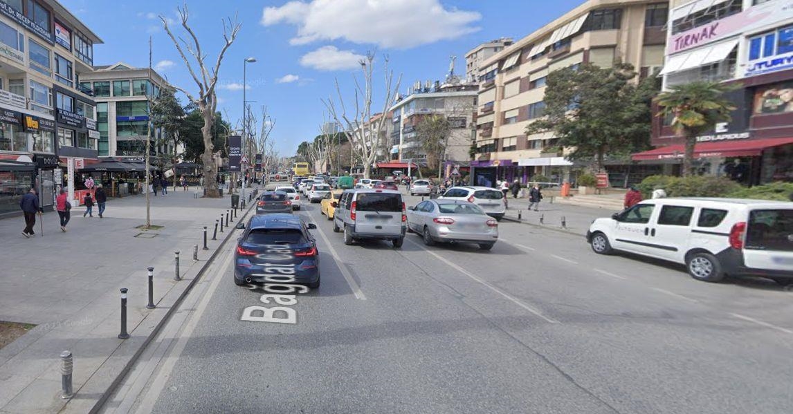 Devren Kiralık Caddebostan Bağdat Caddesi Gıdaya Uygun Dükkan