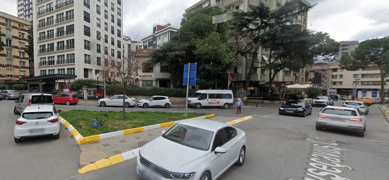 Devren Kiralık Suadiye Ayşe Çavuş Caddesi Bacalı Dükkan